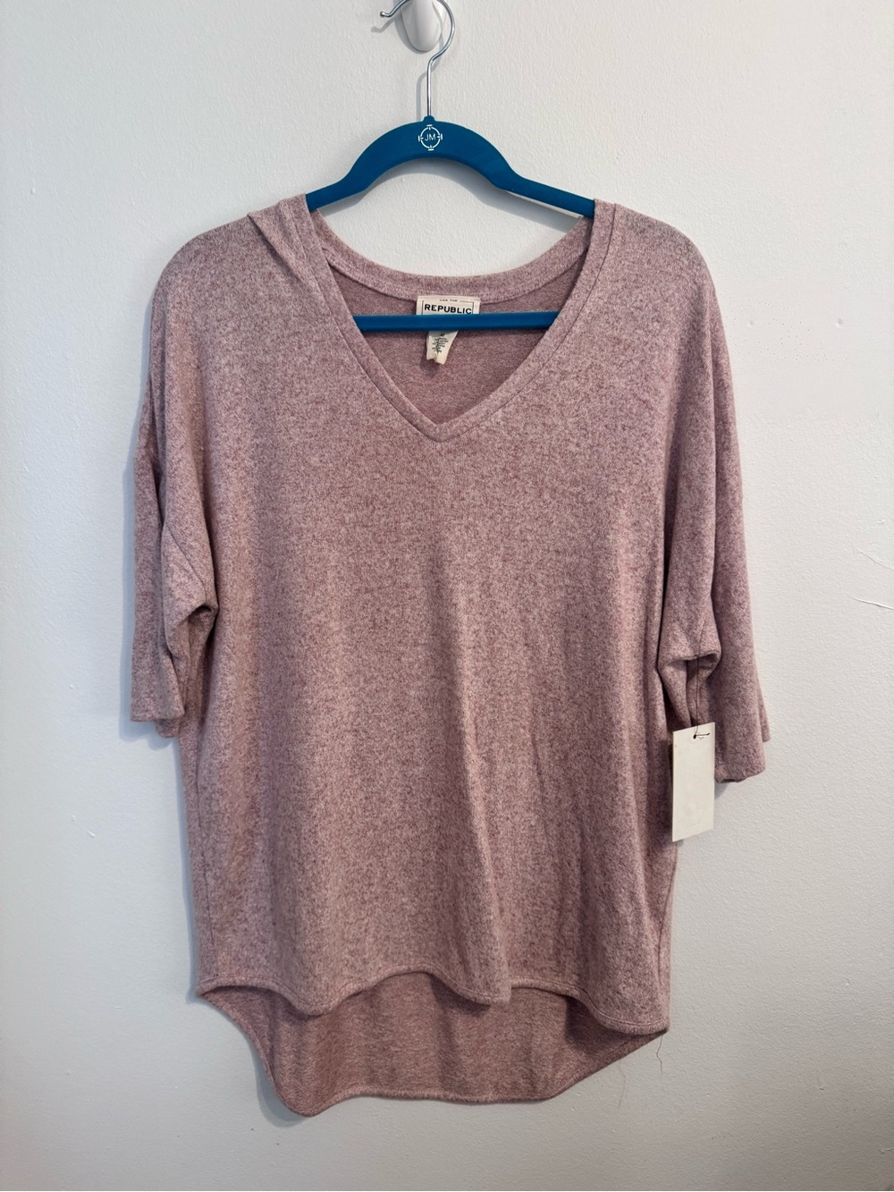 NWT For The Republic Mauve Heathered V-Neck Short Sleeve Top Size M